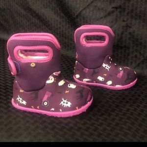 Super Cute Bogs size 6